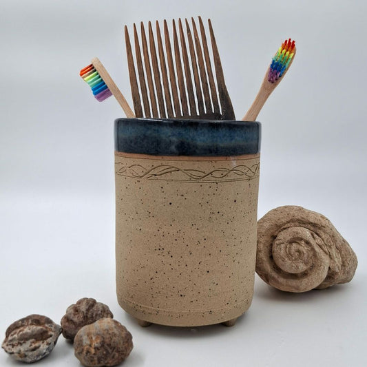 מעמד מברשות שיניים כחול ים