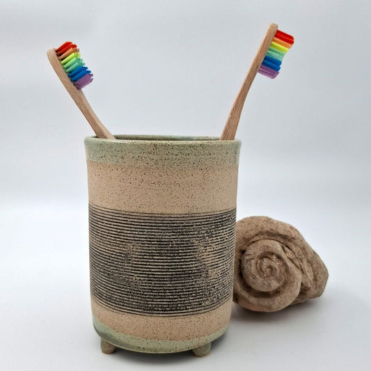 מעמד מברשות שיניים