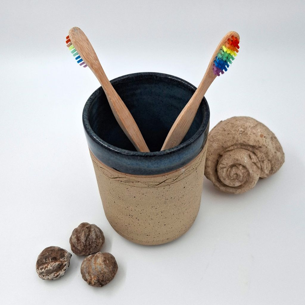 מעמד מברשות שיניים כחול ים